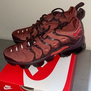 Womens vapormax plus